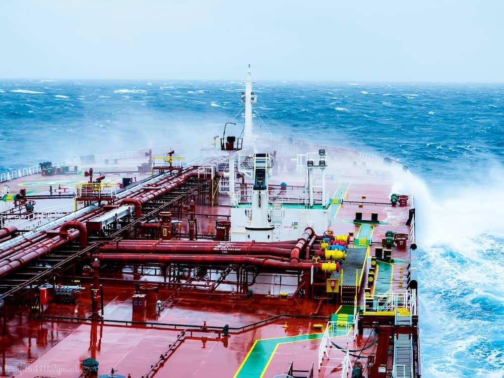 Rohrleitungen im Schiff